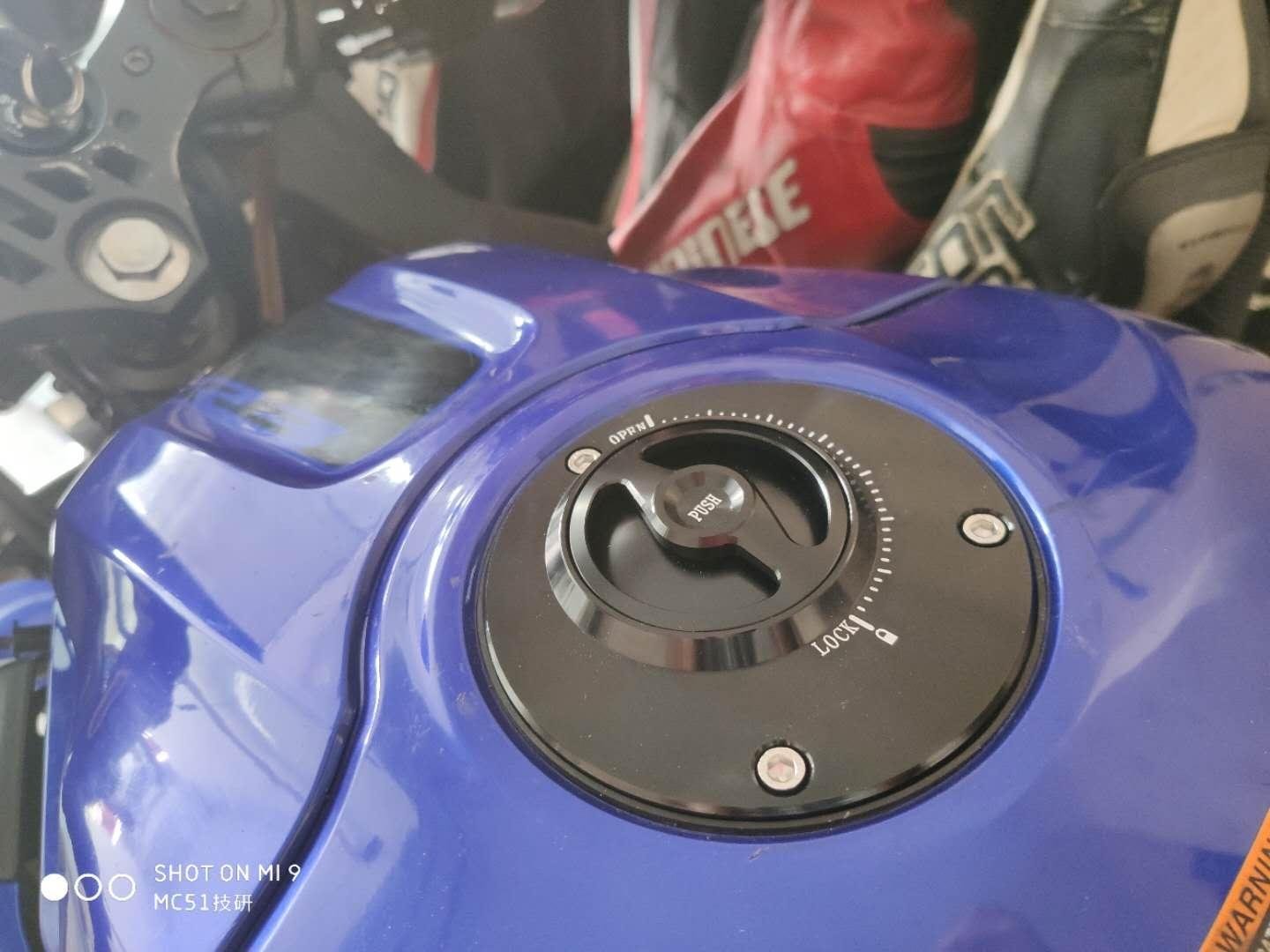 YAMAHA  YZF-R25/R3改裝快拆油箱蓋  競技快拆油箱蓋 按壓式油箱蓋