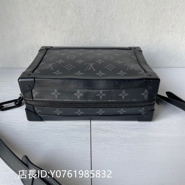 Louis Vuitton MONOGRAM Soft trunk (M44730)