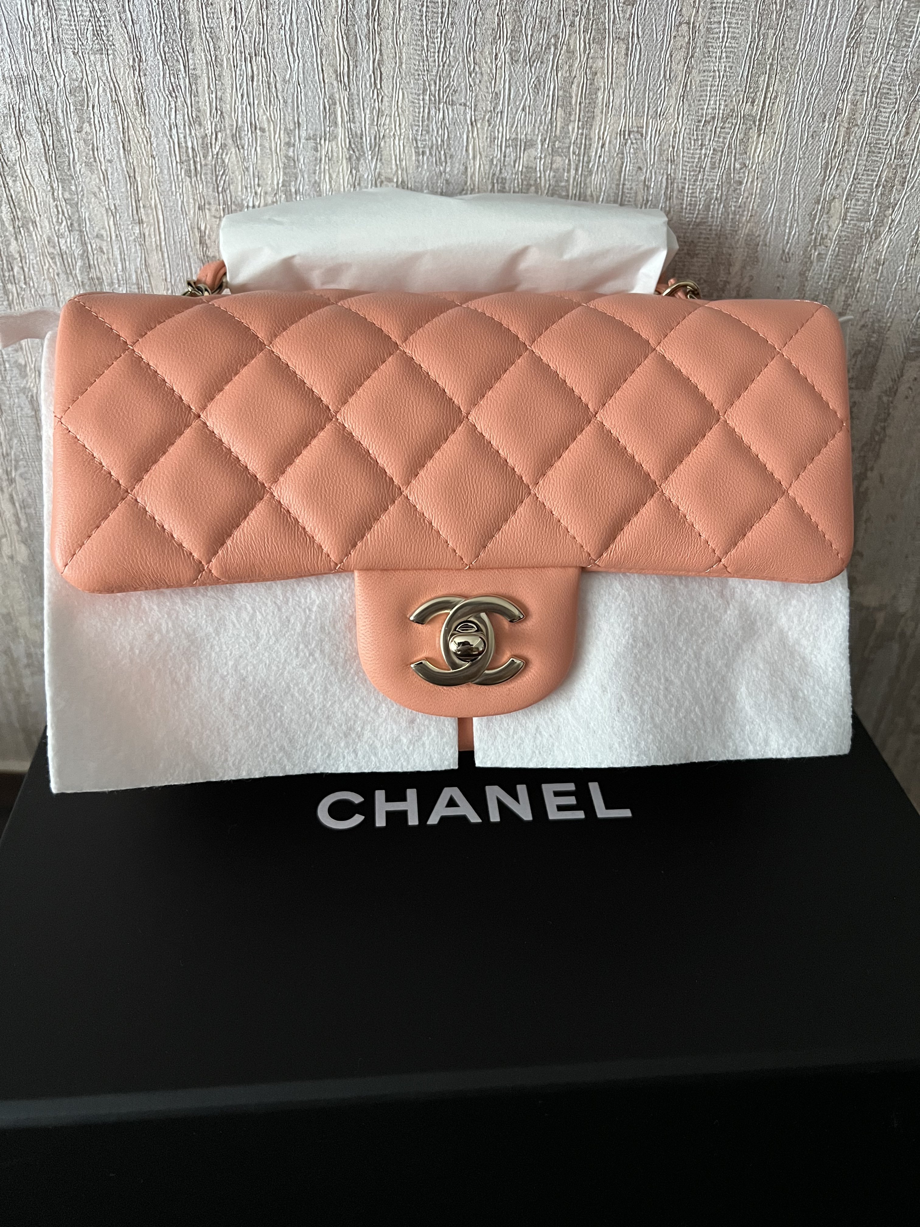 全新 正品 Chanel 香奈兒 經典口蓋包 cf mini 20 粉橘色 蜜桃色 金扣 小羊皮 情人節 下標前請詢問