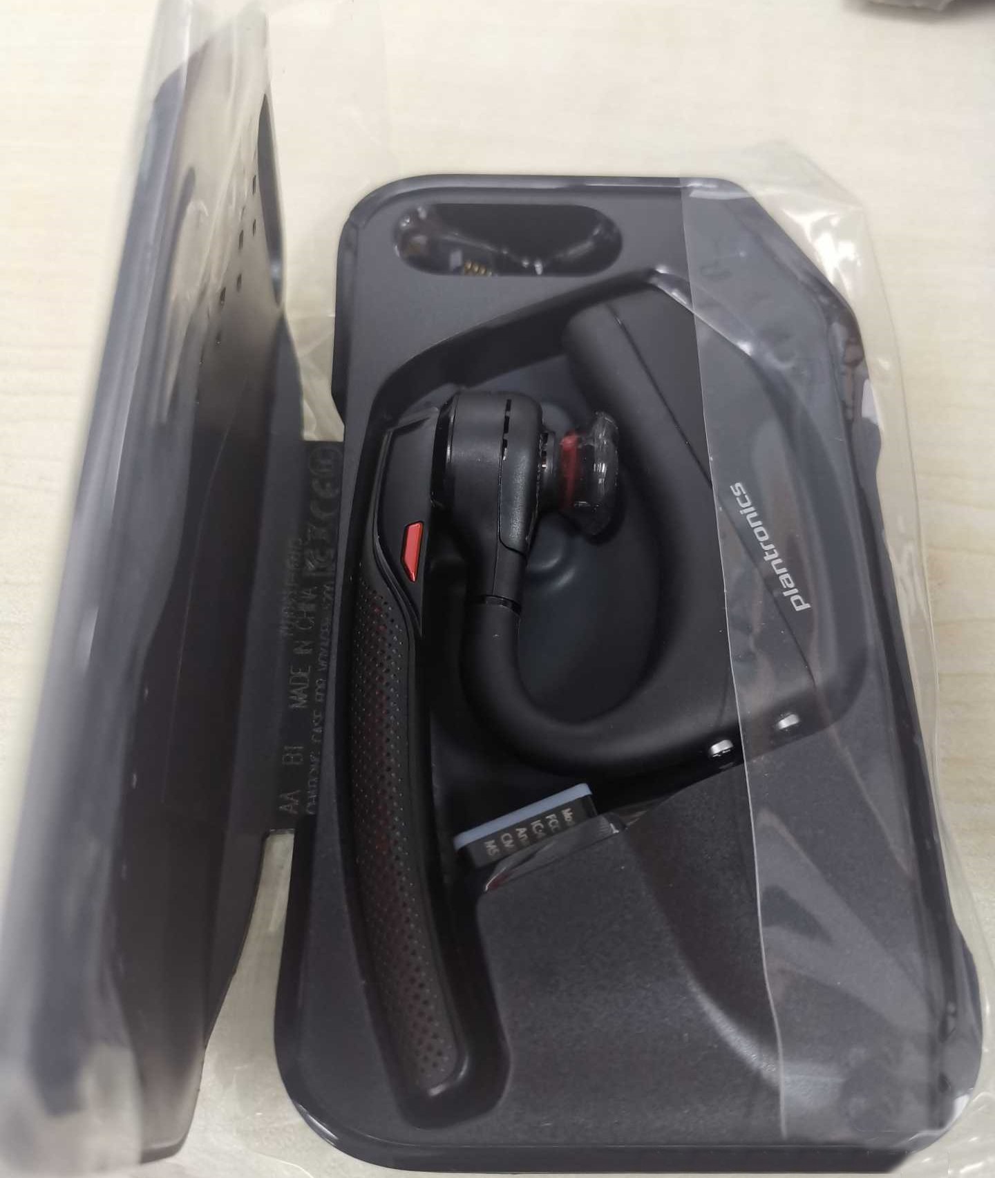 Plantronics Voyager 5200 UC 無線雙藍牙耳機,降噪,充電盒,可連手機+