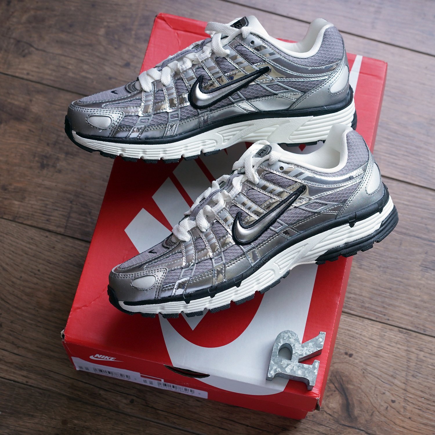 R'代購NIKE P-6000 METALLIC SILVER P6000 金屬白銀灰黑CN0149-001