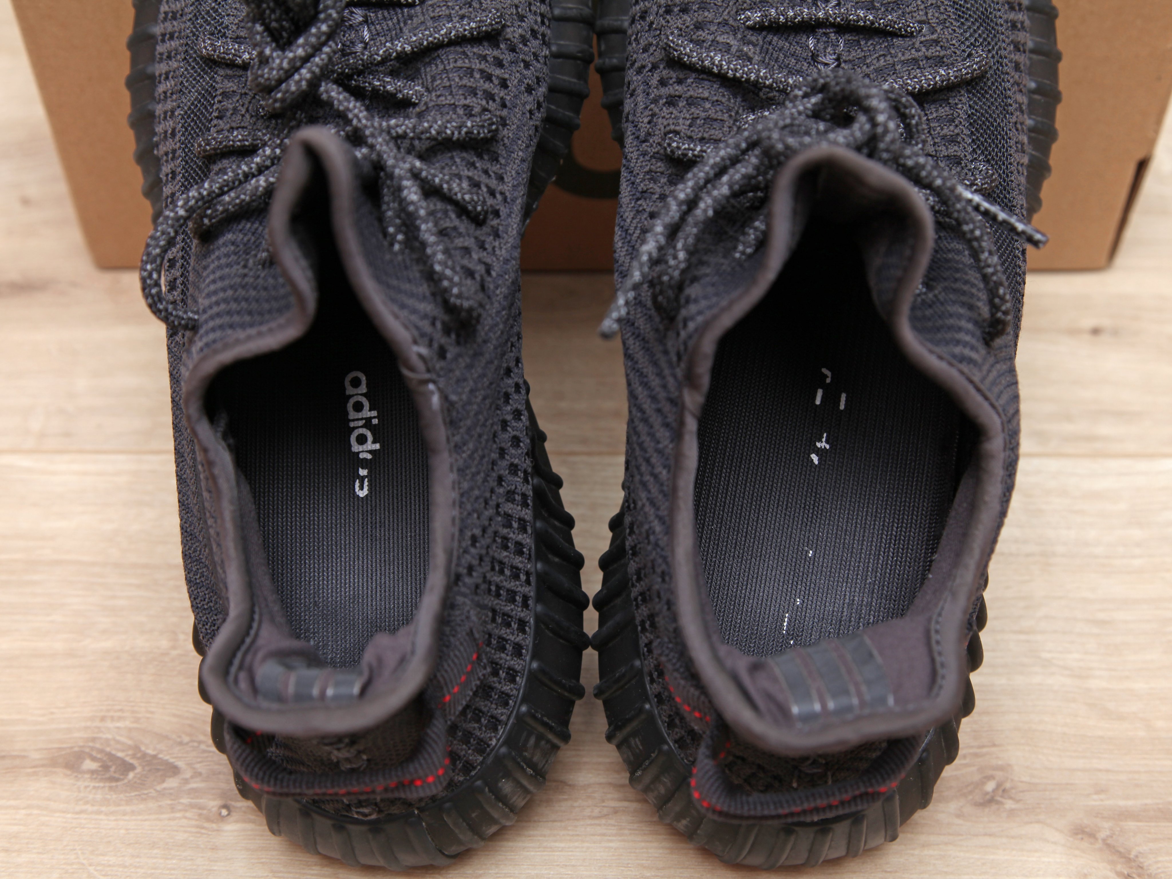 US 10.5 美品2019 adidas YEEZY BOOST 350 V2 全黑鞋帶反光黑天使