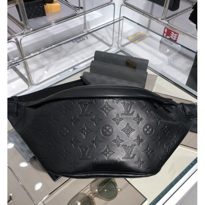 【二手正品】LV 腰包 M44388 Discovery Bumbag 黑色牛皮壓紋 腰包 胸口包 男款 實拍