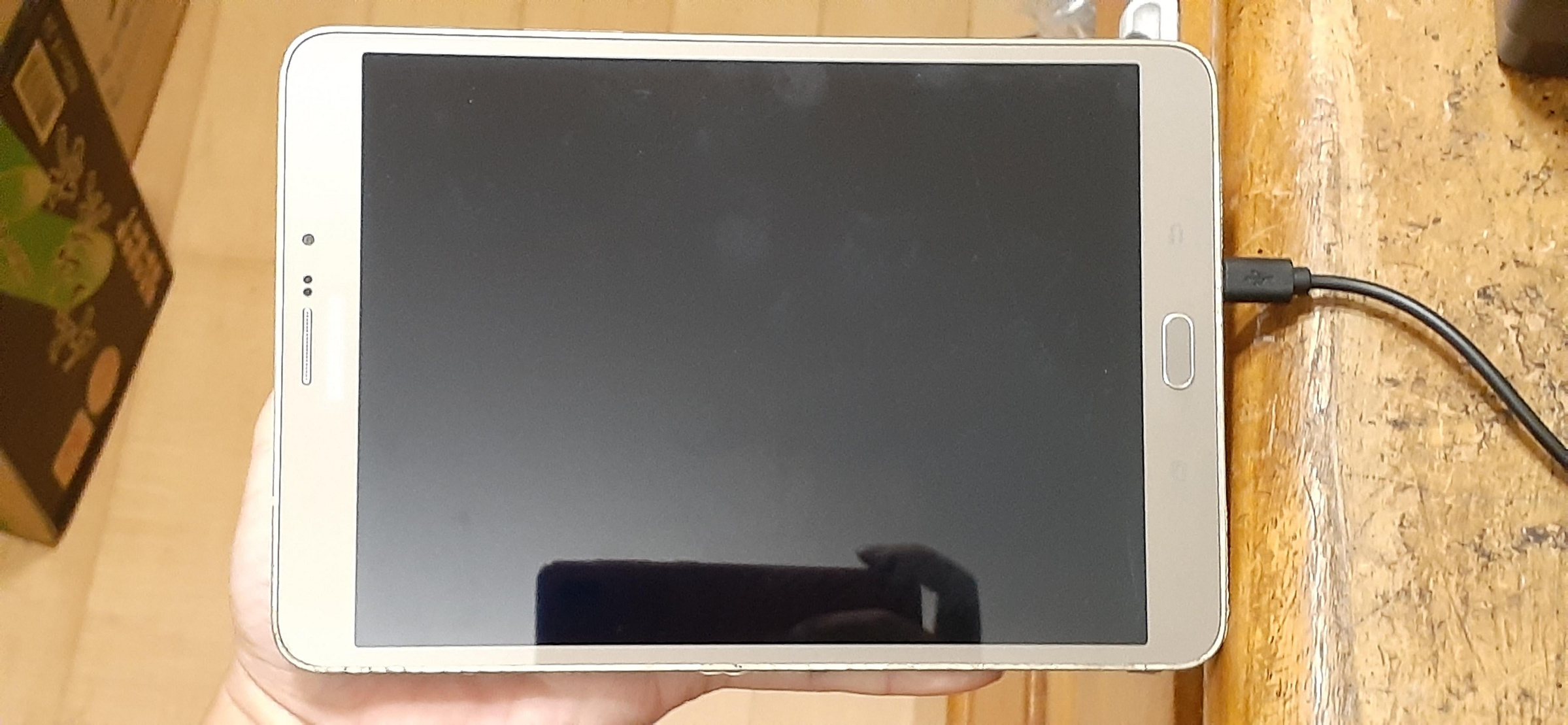 三星 SAMSUNG Galaxy Tab S2 8.0 LTE T719C 只有測試可開機聲音正常 狀況: 破屏 無畫面 零件機