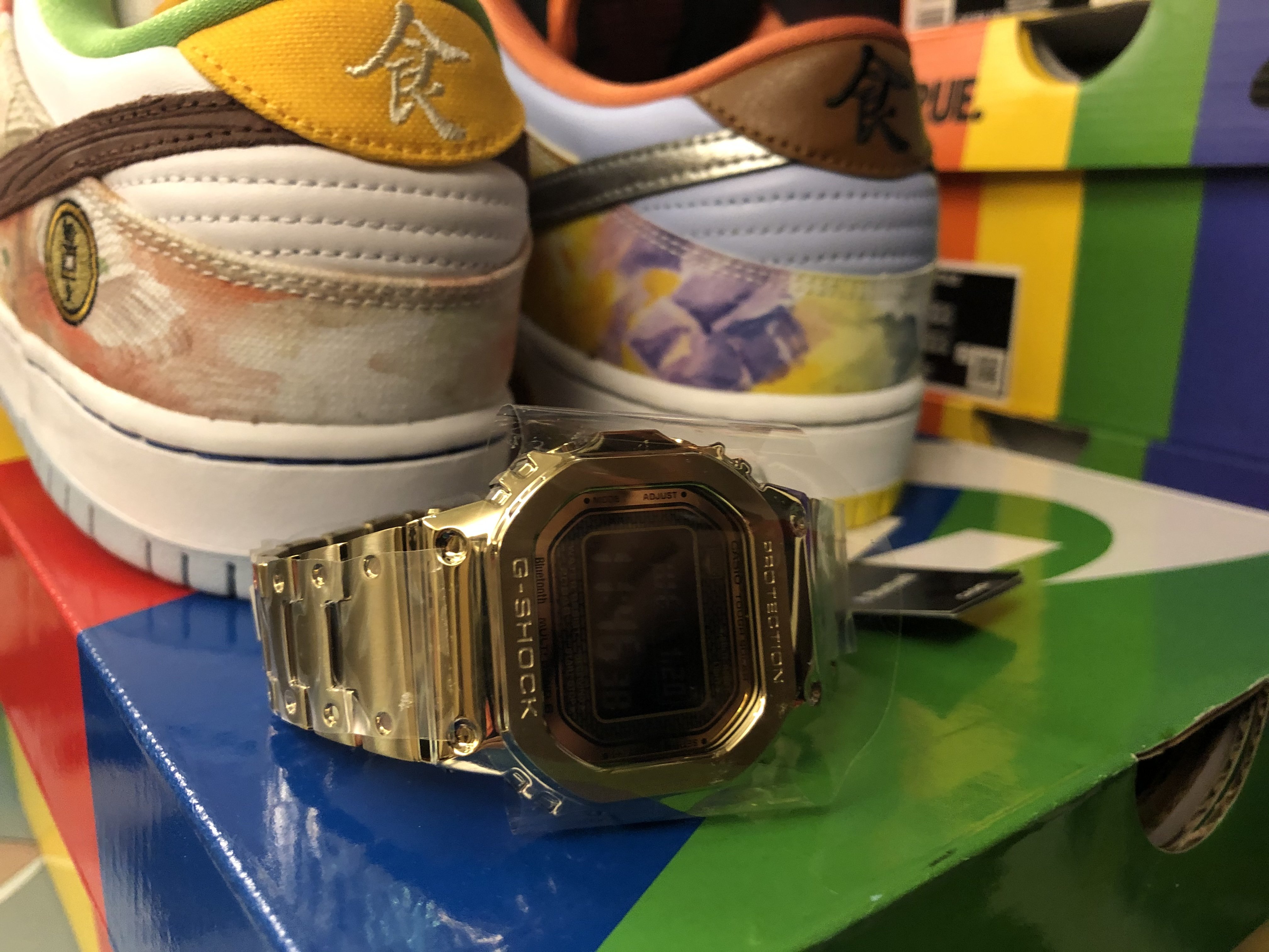 銀色台灣公司貨全新 CASIO G-SHOCK GMW-B5000GD-9JF 金色 全金屬 不鏽鋼 電子錶