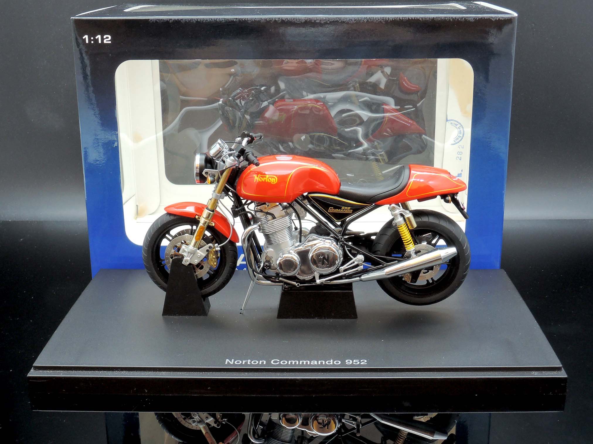 M.A.S.H】絕版福利價Autoart 1/12 Norton commando 952 orange | Yahoo 