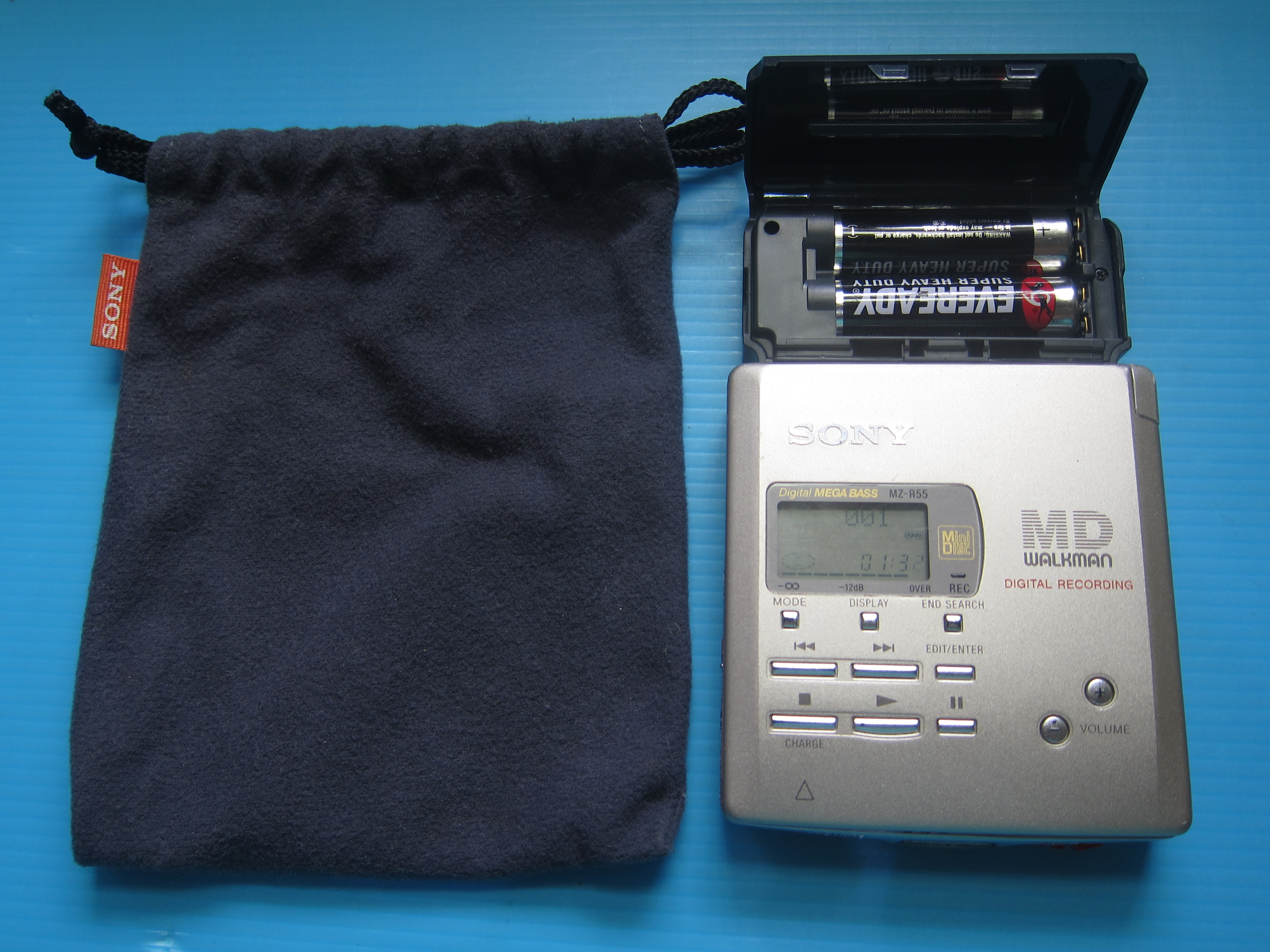 原裝日製SONY MZ-R55 MD主機一部附電池盒..可讀片.可放音.功能良好