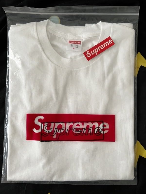 Supreme KAWS Chalk Logo Tee | Yahoo奇摩拍賣