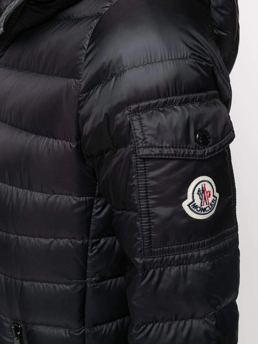 S/M/L/XL折扣預購】22春夏正品MONCLER Ments黑色中長版手臂小口袋拉鍊