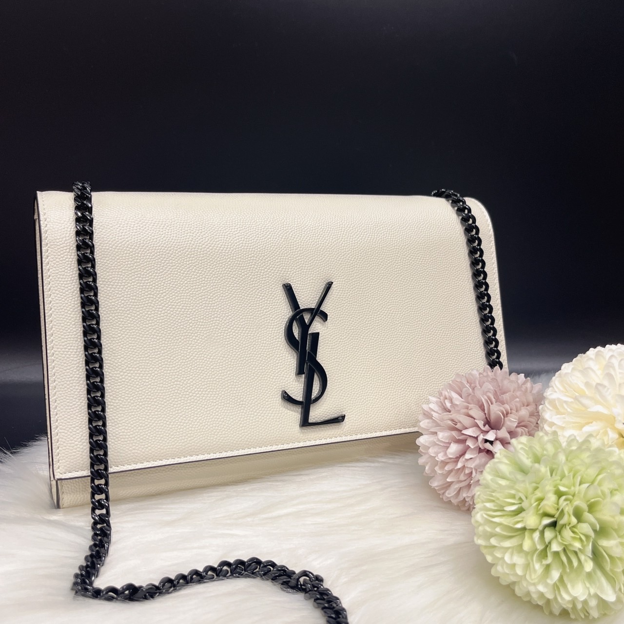 哈極品】閒置美品《YVES SAINT LAURENT YSL 白色粒紋黑練肩背包/斜背包