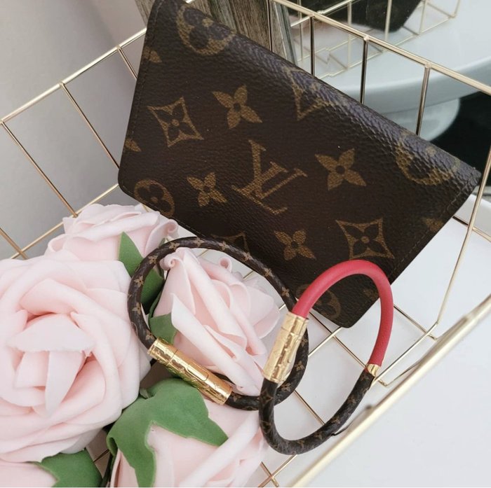 Louis Vuitton Monogram Teddy Bear Bag Charm (SHF-eYpnYM) – LuxeDH