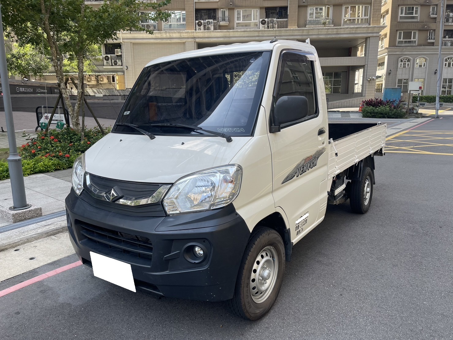 2016 Mitsubishi 三菱 商用車