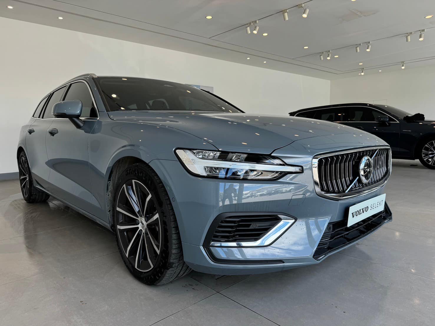 2023 Volvo 富豪 V60