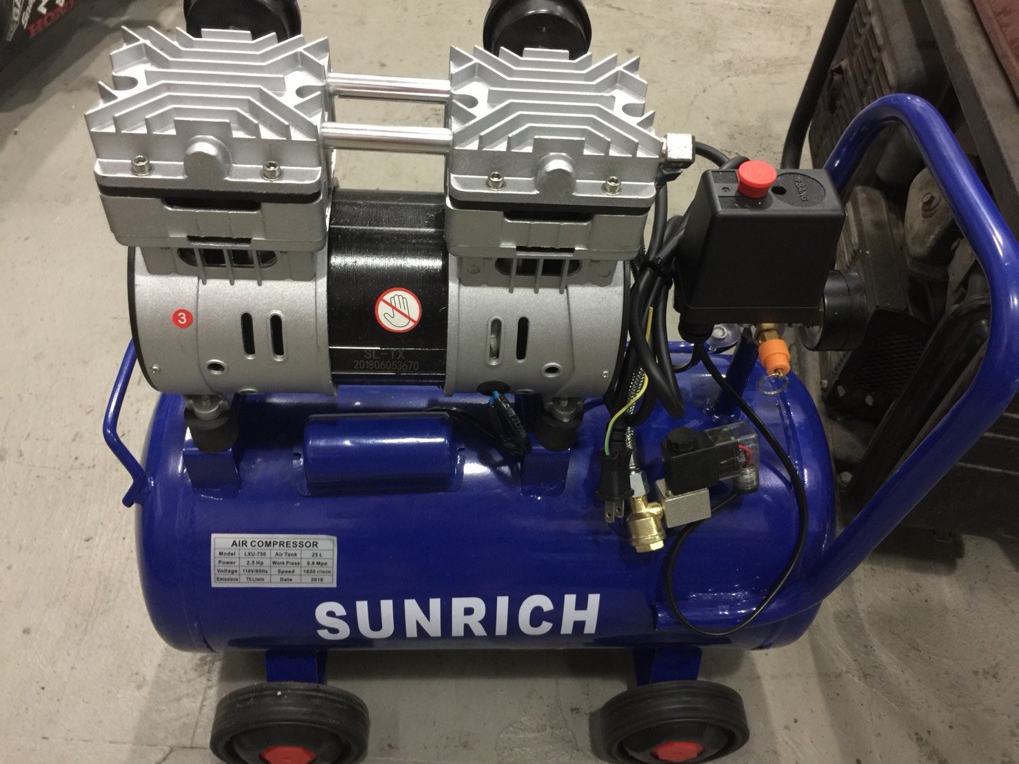 *電動五金*SUNRICH LXU-750 2.5hp 25L 無油靜音式 空壓機 附調壓濾水器