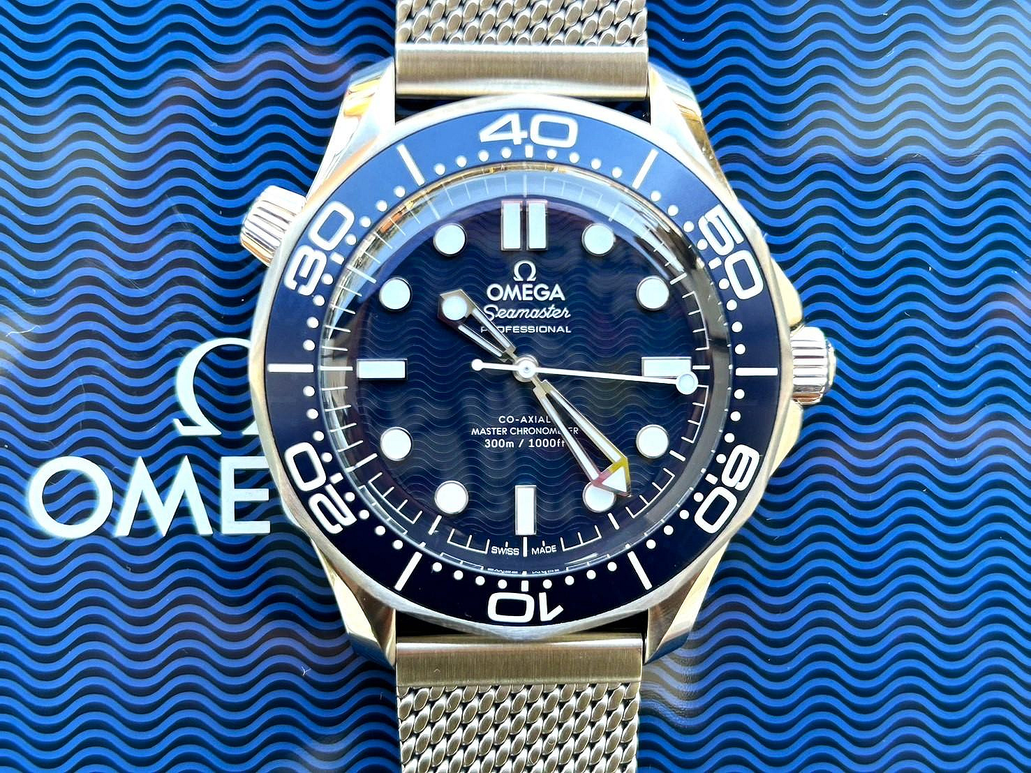 飛馬當舖 OMEGA 歐米茄 2023保單 Seamaster 21030422003002 米蘭鍊帶款 60周年 007紀念版 海馬 透背 旋轉花紋