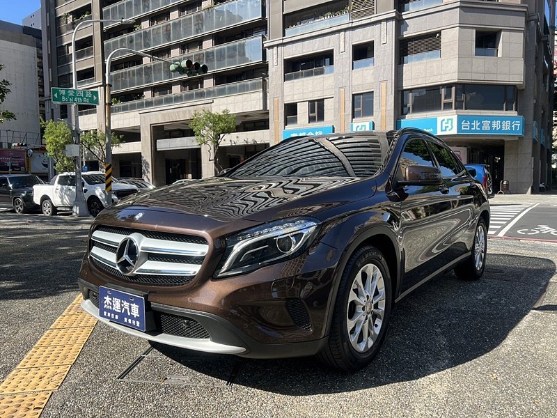 2017 M-Benz 賓士 Gla-class