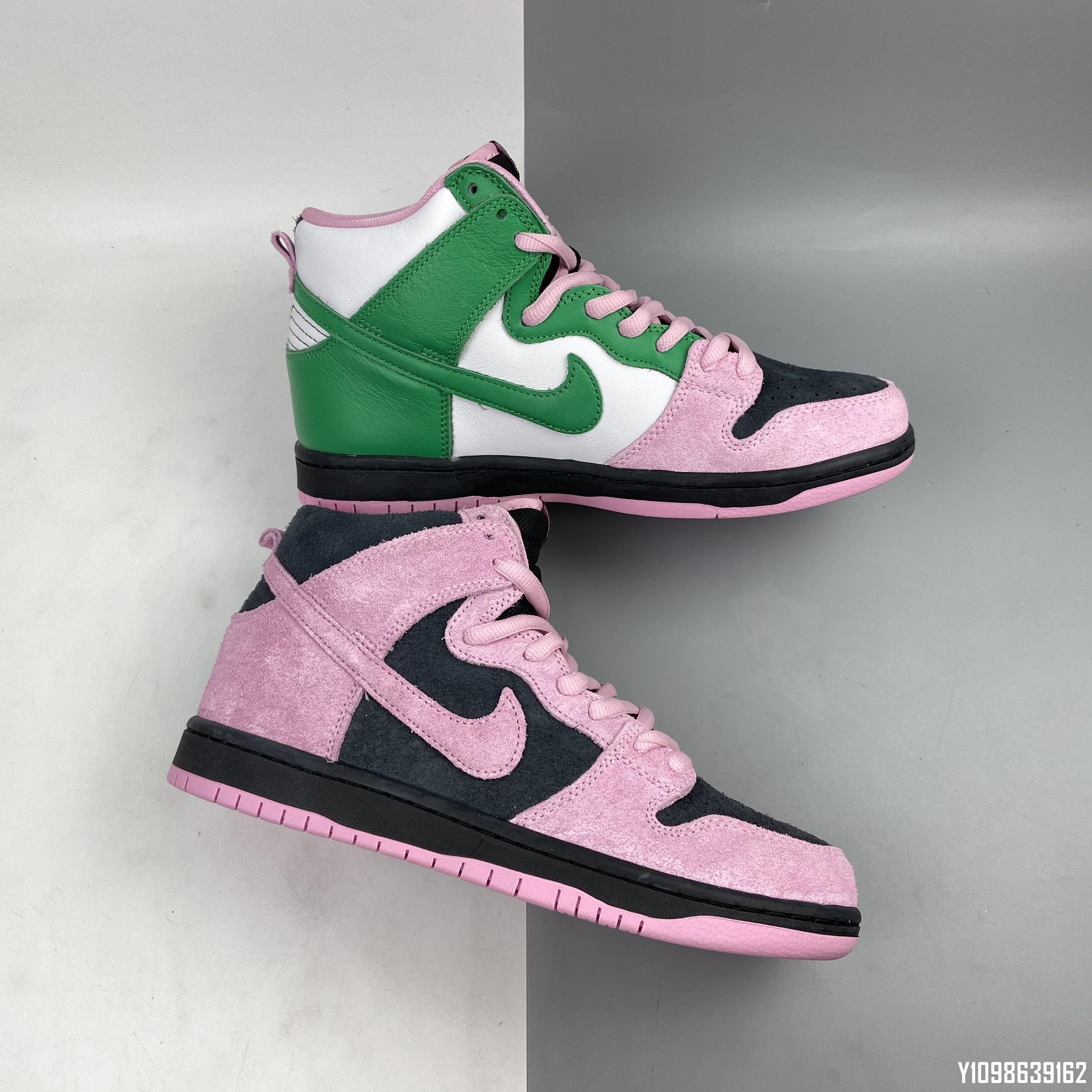 NIKE SB Dunk High Pro