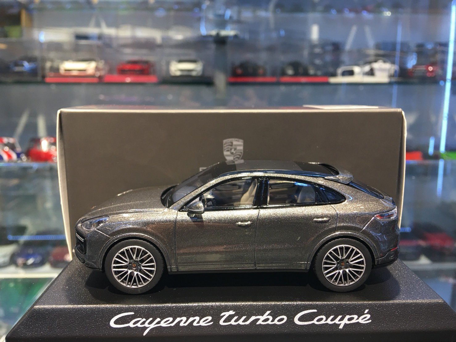 吉華科技@ 原廠Porsche Cayenne Turbo Coupe 灰色1/43 | Yahoo奇摩拍賣