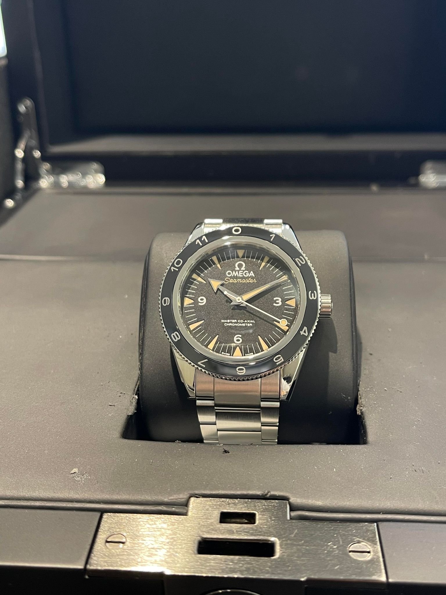 OMEGA 歐米茄 SEAMASTER 海馬300系列 007惡魔四伏 限量版腕錶233.32.41.21.01.001