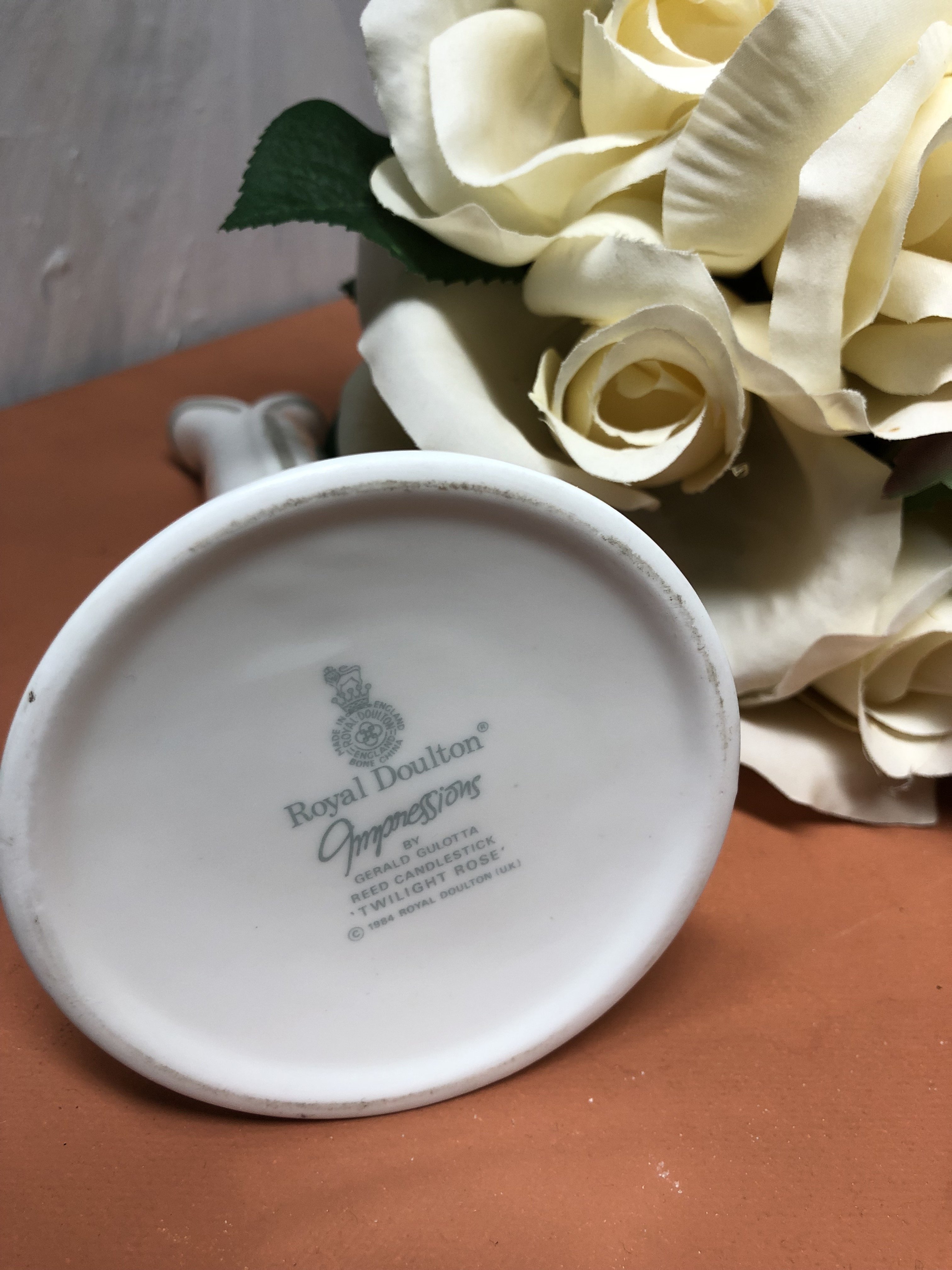 英國經典骨瓷花瓶-----Royal Doulton 玫瑰晚禮服雅緻燭台花瓶| Yahoo