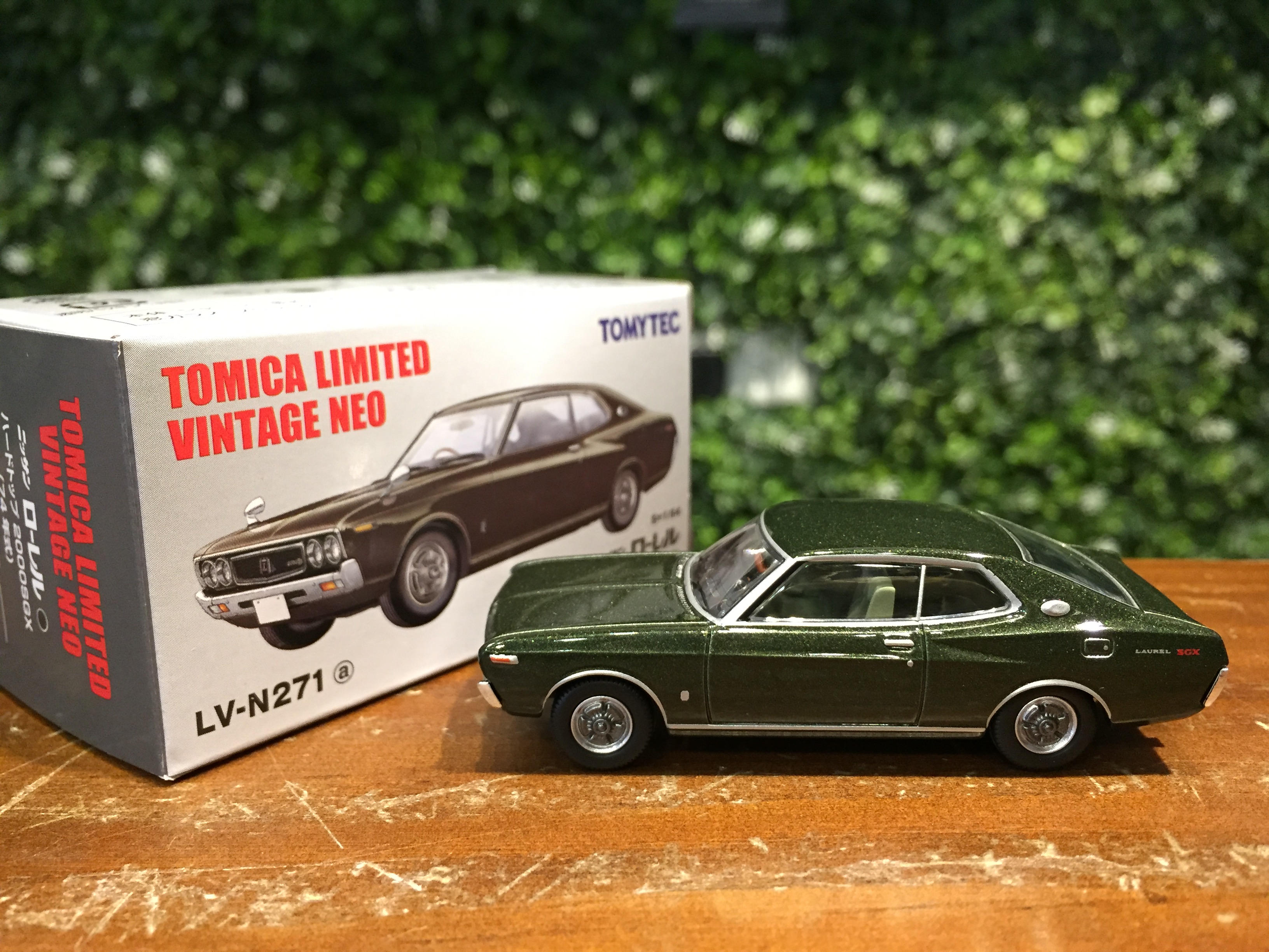 Tomytec Tomica Limited Vintage Neo 1/64 Nissan Laurel Hard Top 2000Sgx