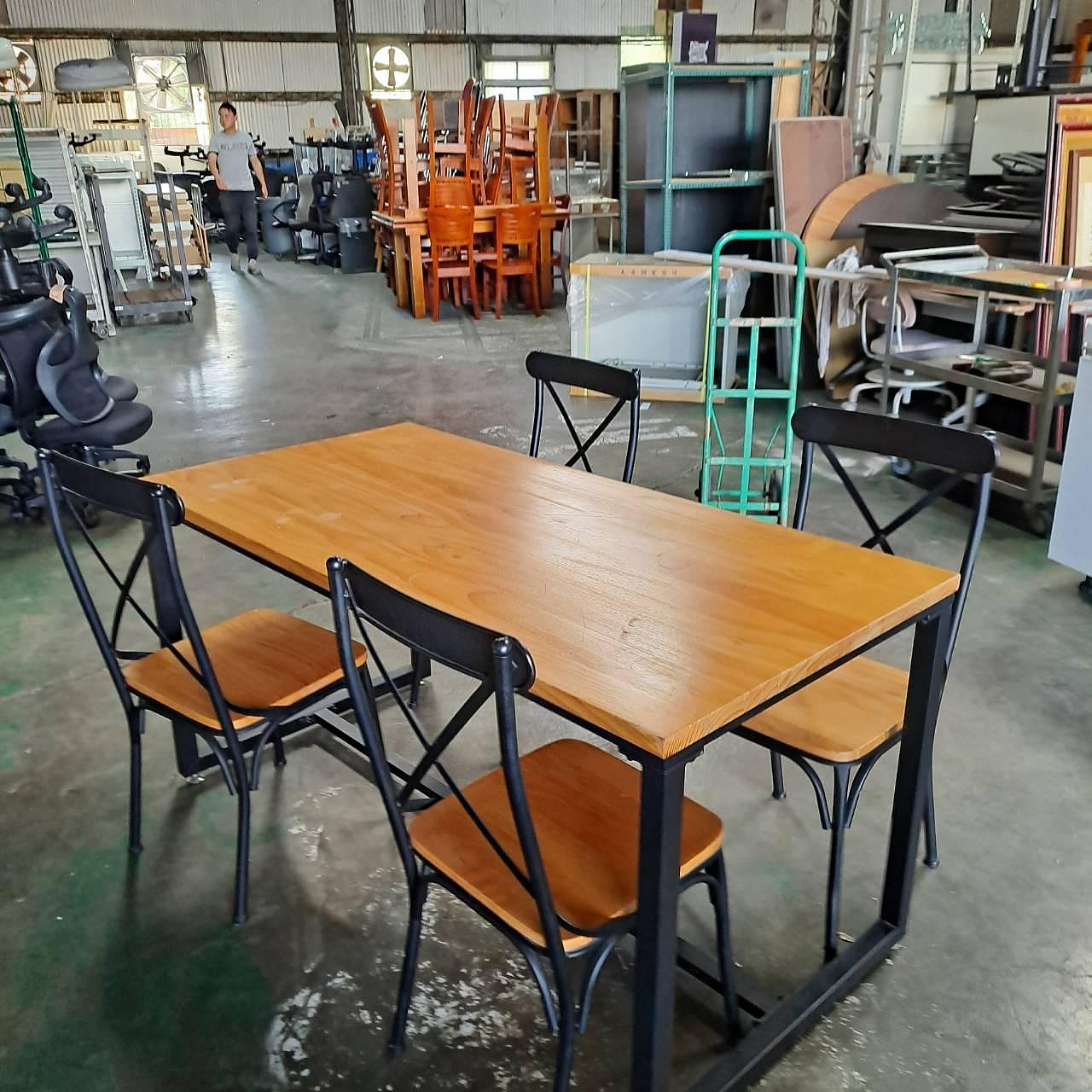桃園國際二手貨中心---工業風~實木製  餐桌椅組  一桌四椅  洽談桌椅  吃飯桌椅