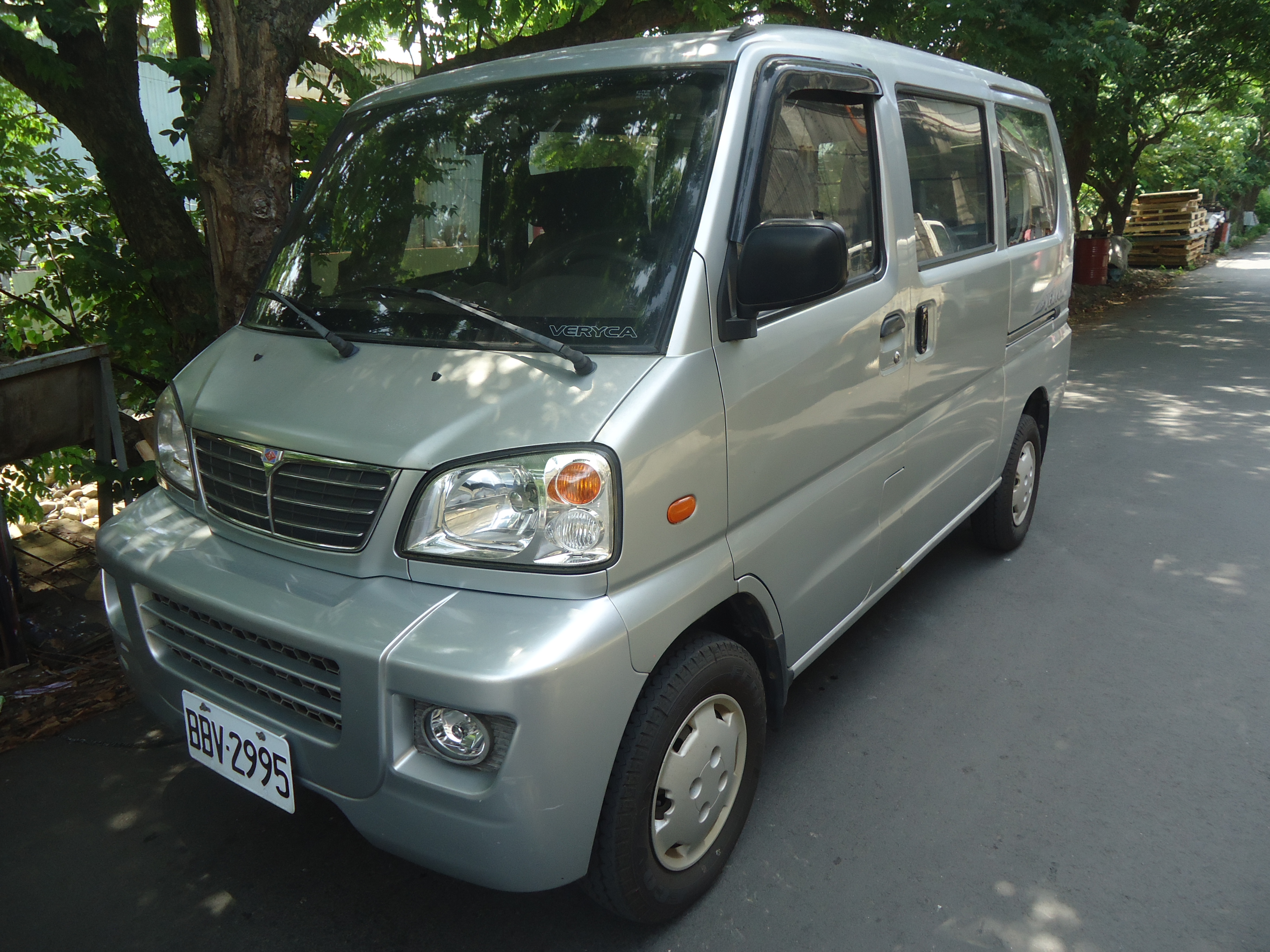 2011 Mitsubishi 三菱 商用車