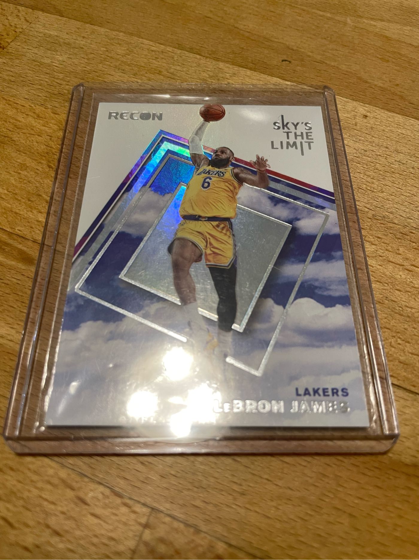 2021-22 Panini recon Lebron James sky the limit sp 球員卡箱hit