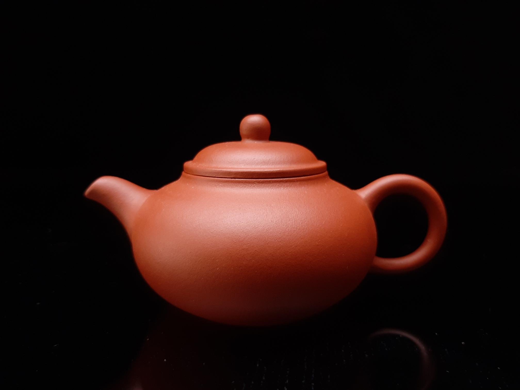 精美宜興紫砂壺，朱泥壺，約100cc，適合1~2人品茗使用，全新品。《茶里