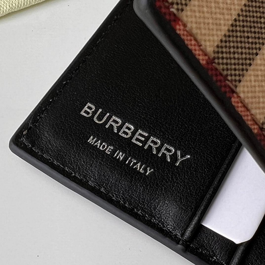 Outlet特惠 Burberry 新款巴寶莉男士短夾 經典格紋卡夾 Vintage復古摩登 粒面小牛皮工藝