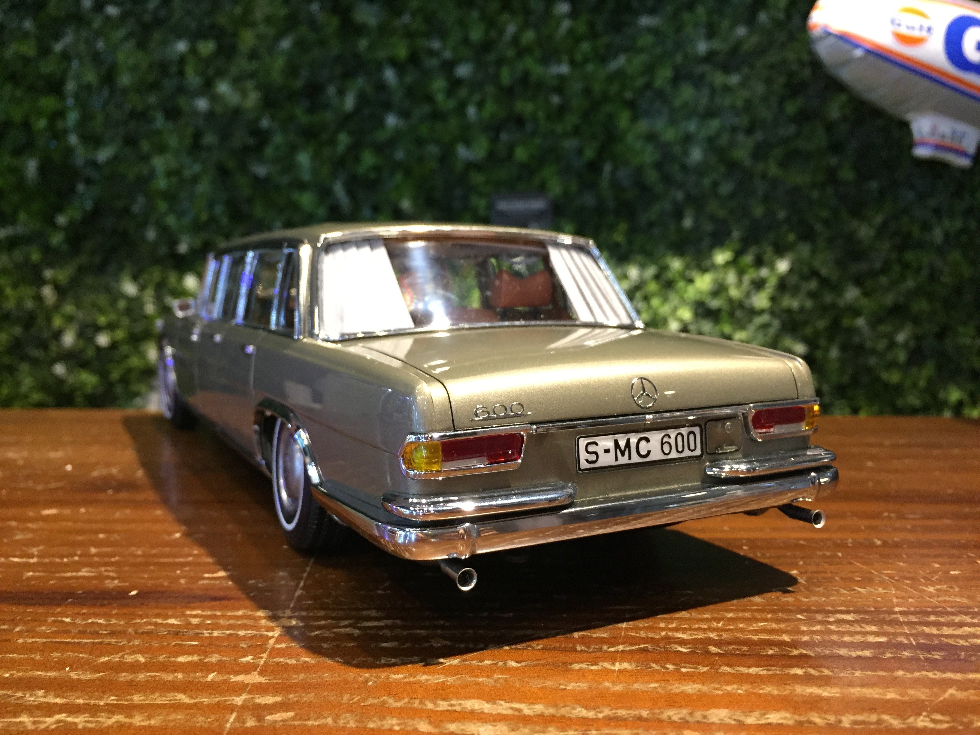 1/18 CMC Mercedes-Benz 600 Pullman (W100) Sunroof M204【MGM