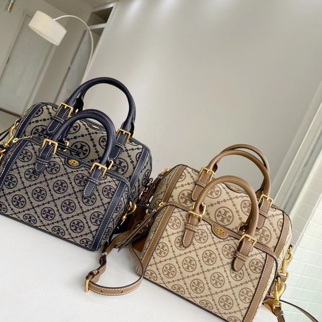 【MOMO全球購】Tory burch TB女包新款老花桶包帆布配皮刺繡波士頓枕頭包單肩斜挎手提包女