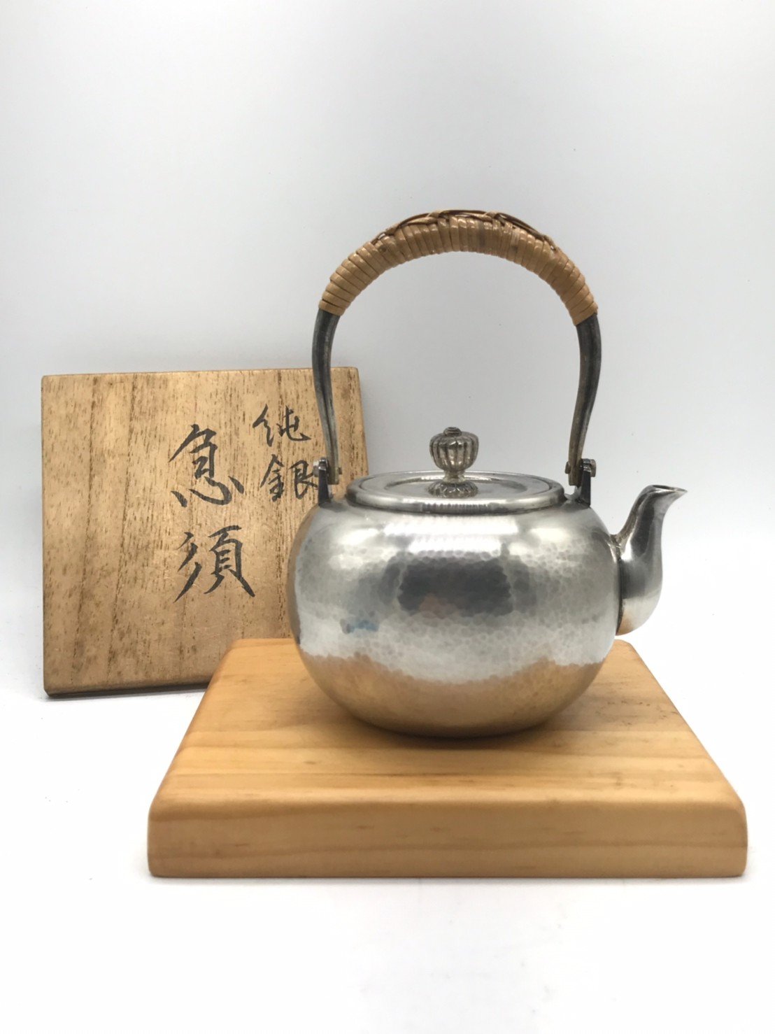 已讓藏』日本老銀壺提樑把銀茶壺/泡茶壺0.25L 純銀底款/竹編把/原共箱 