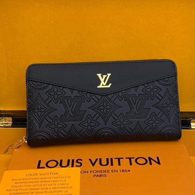 LOUIS VUITTON NOUSCERTIFIONS QUE CETARTICLE DI