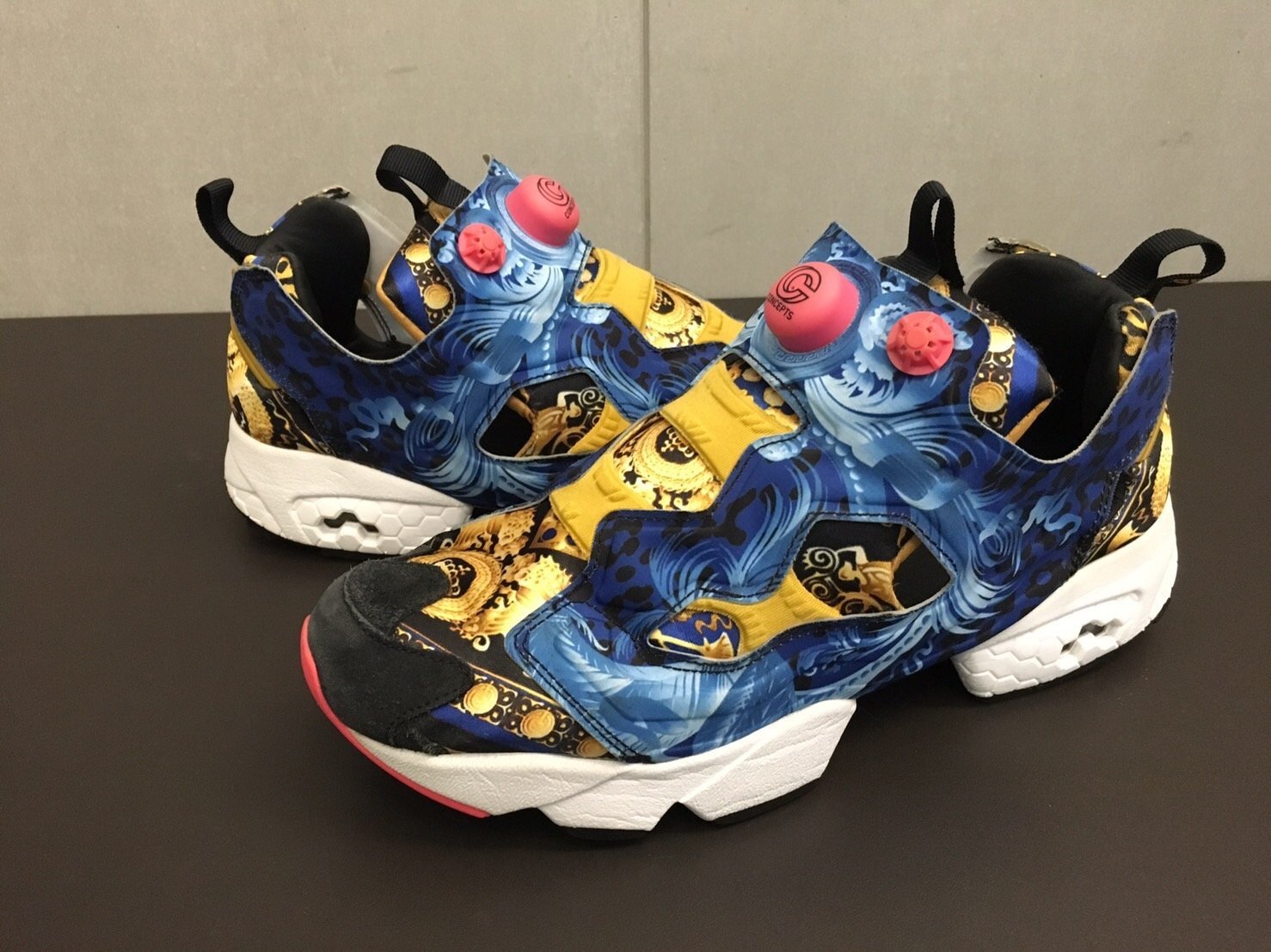 極新美品 Reebok Pump Fury x CONCEPTS 紀梵希 海神 凡賽斯 宮廷花 特殊金盒 扶桑 絲巾