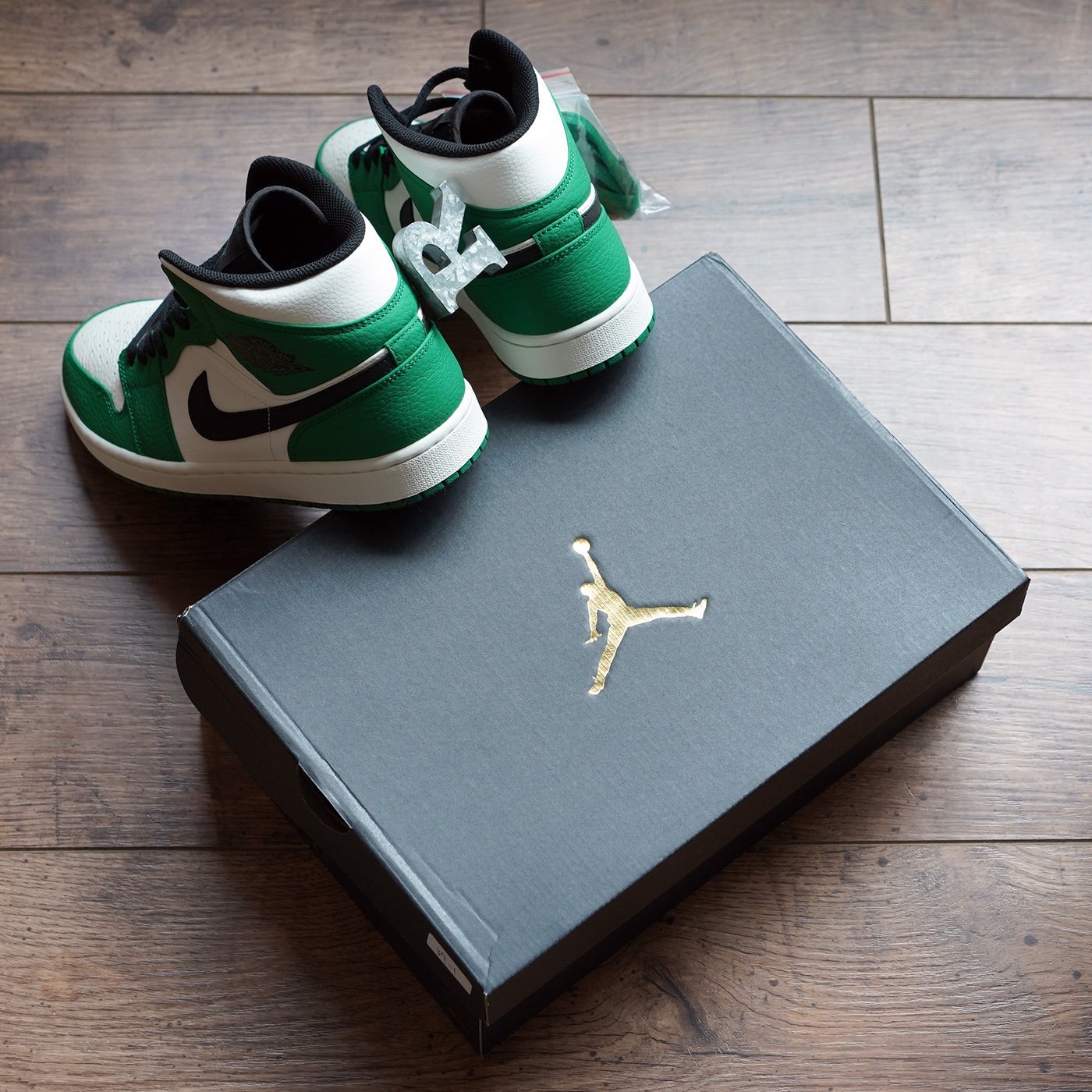 R'代購NIKE AIR JORDAN 1 MID SE PINE GREEN 白綠黑賽爾提克Boston 海