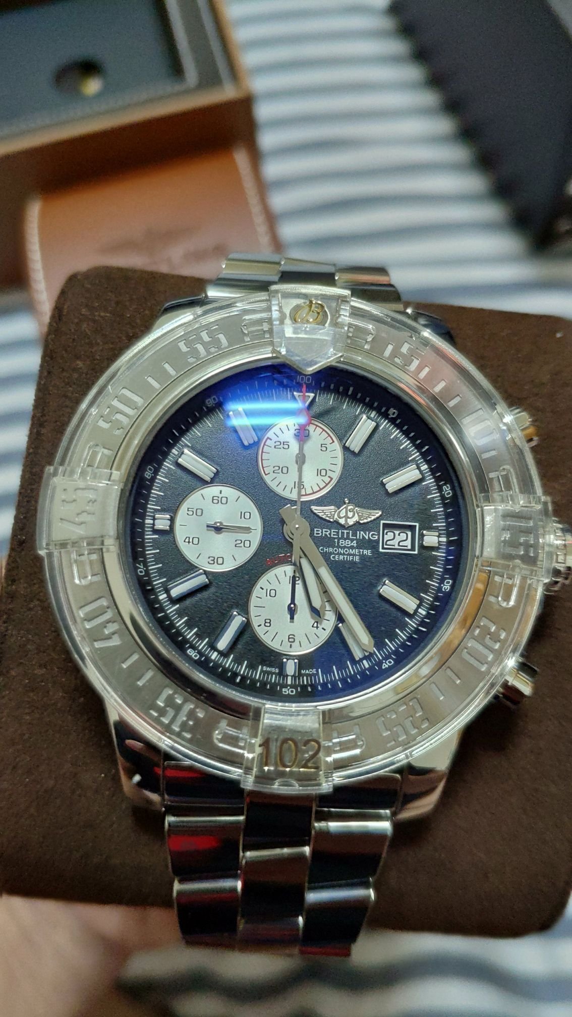 全新百年靈Breitling Super Avenger II 超級復仇者，只限面交！自行降價137000元成交！再送原廠矽膠錶帶一條！