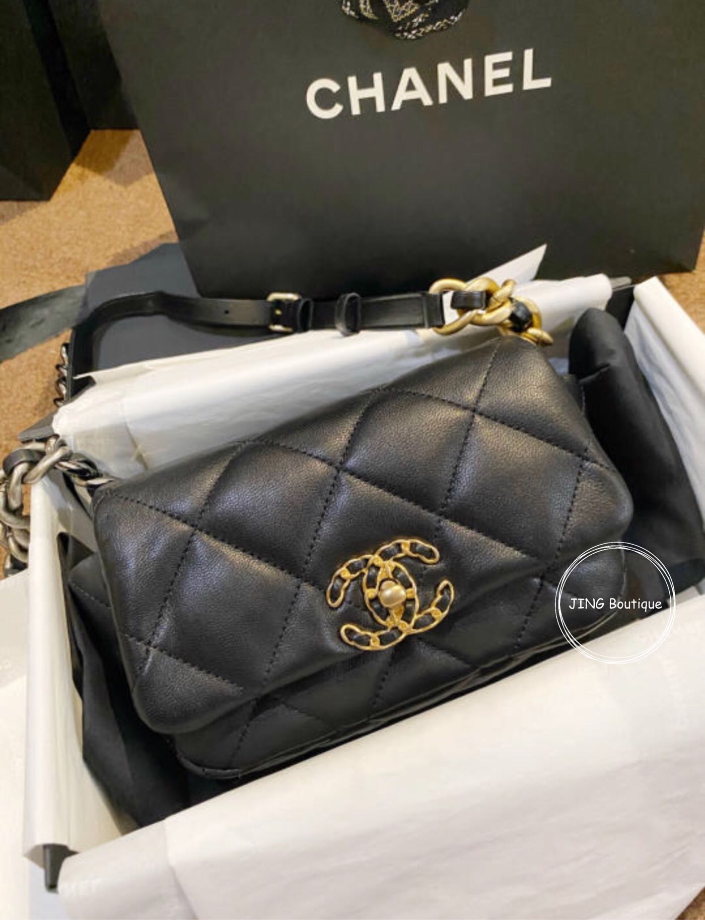 Chanel 19 腰包 復古金銀練 全新 胸口包 AS1163 北市可面交 刷卡分期 | Yahoo奇摩拍賣