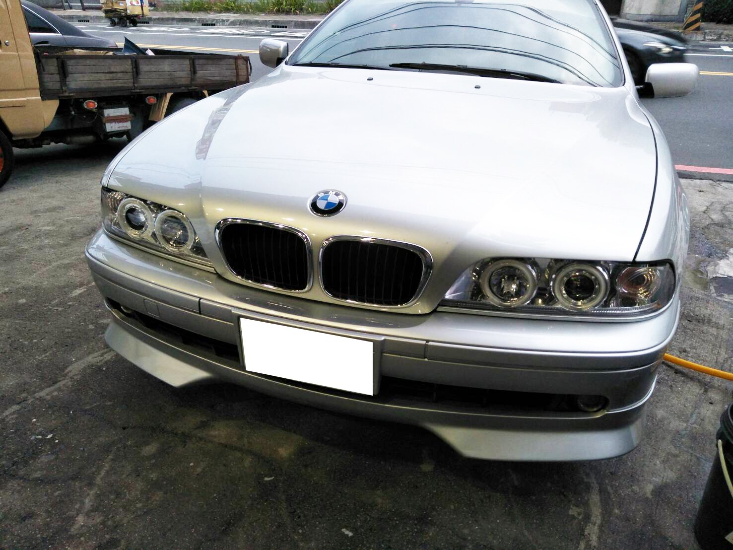 DJD23050114 BMW 5系 E39 前保桿 原廠型 依當月報價為準