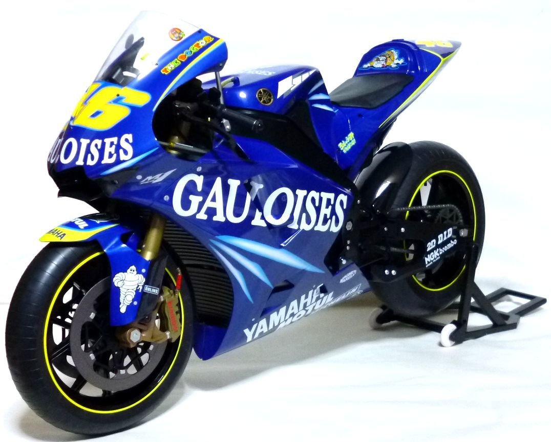 八田元氣小棧: 日版Valentino Rossi 1/4 YAMAHA YZR-M1 MotoGP 2004