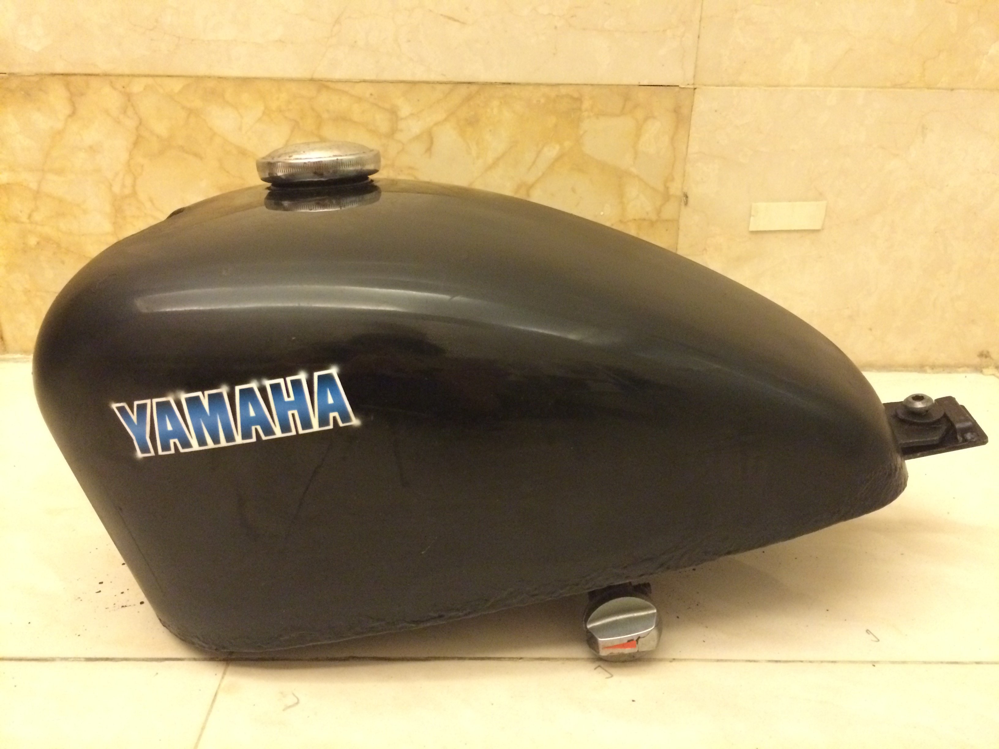 稀少獨有日本山葉YAMAHA TW225黑色油箱883/改裝零件油箱/二手可使用/古董經典車型/老車/新竹市可面交