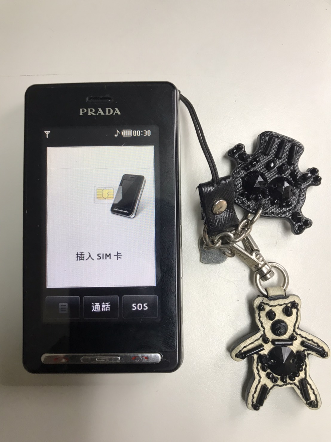 PRADA LG 二手聯名手機(多年前款式配齊含吊飾皮套) | Yahoo奇摩拍賣