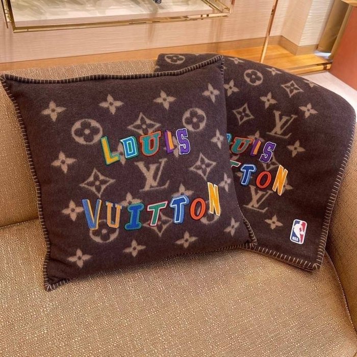 Louis Vuitton Monogram Teddy Bear Bag Charm (SHF-eYpnYM)