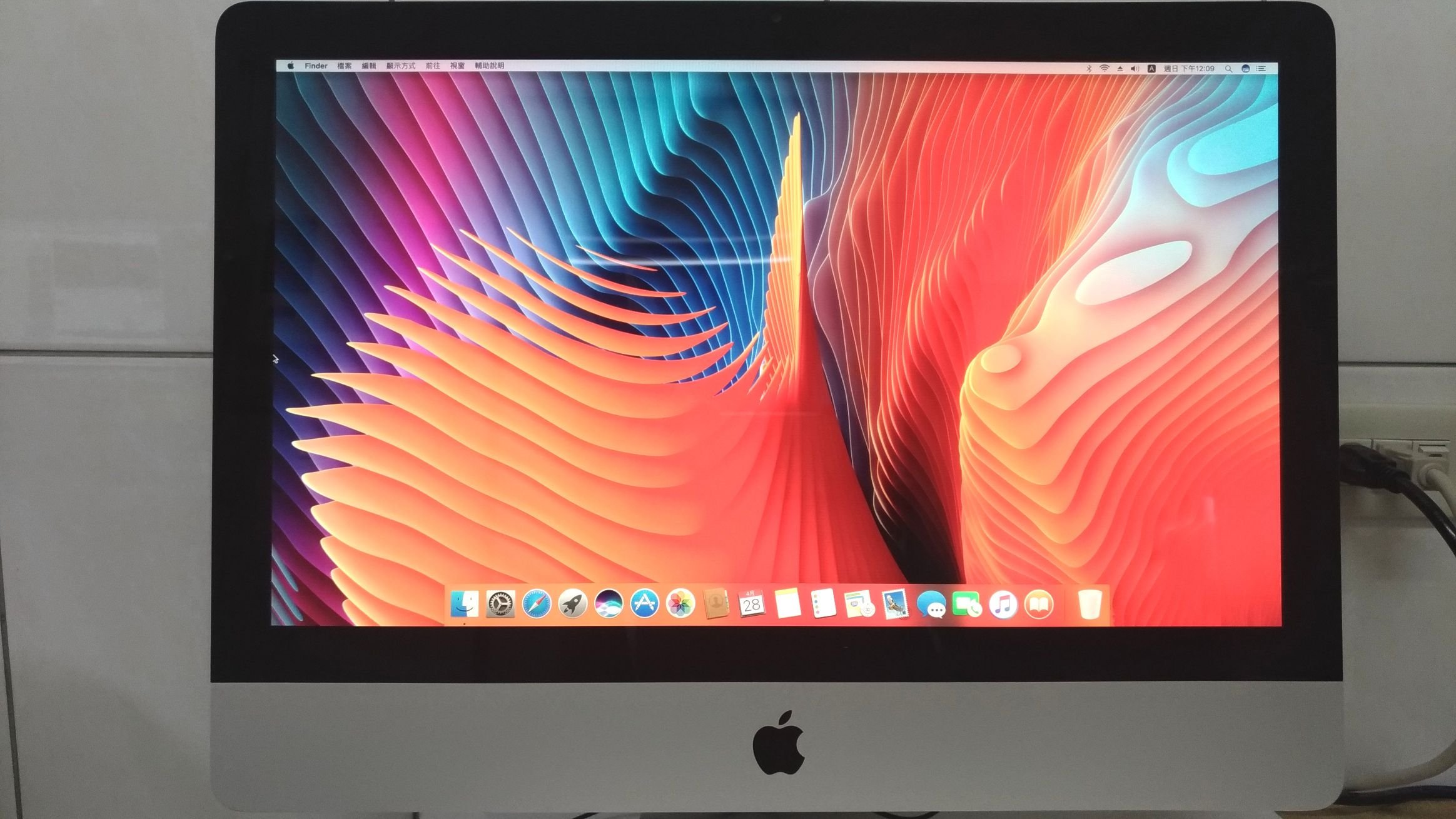 Apple iMac 21.5吋一體成型厚機電腦主機C2D 3.06G8GB大記憶體固態SSD