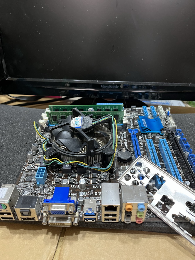 Asus P8H77-MとCPU(i7-2600K)とメモリと電源のセット - PCパーツ