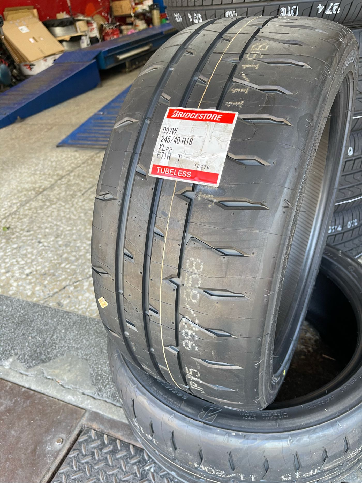 普利司通BRIDGESTONE POTENZA 245/40/18 RE71RS | Yahoo奇摩拍賣