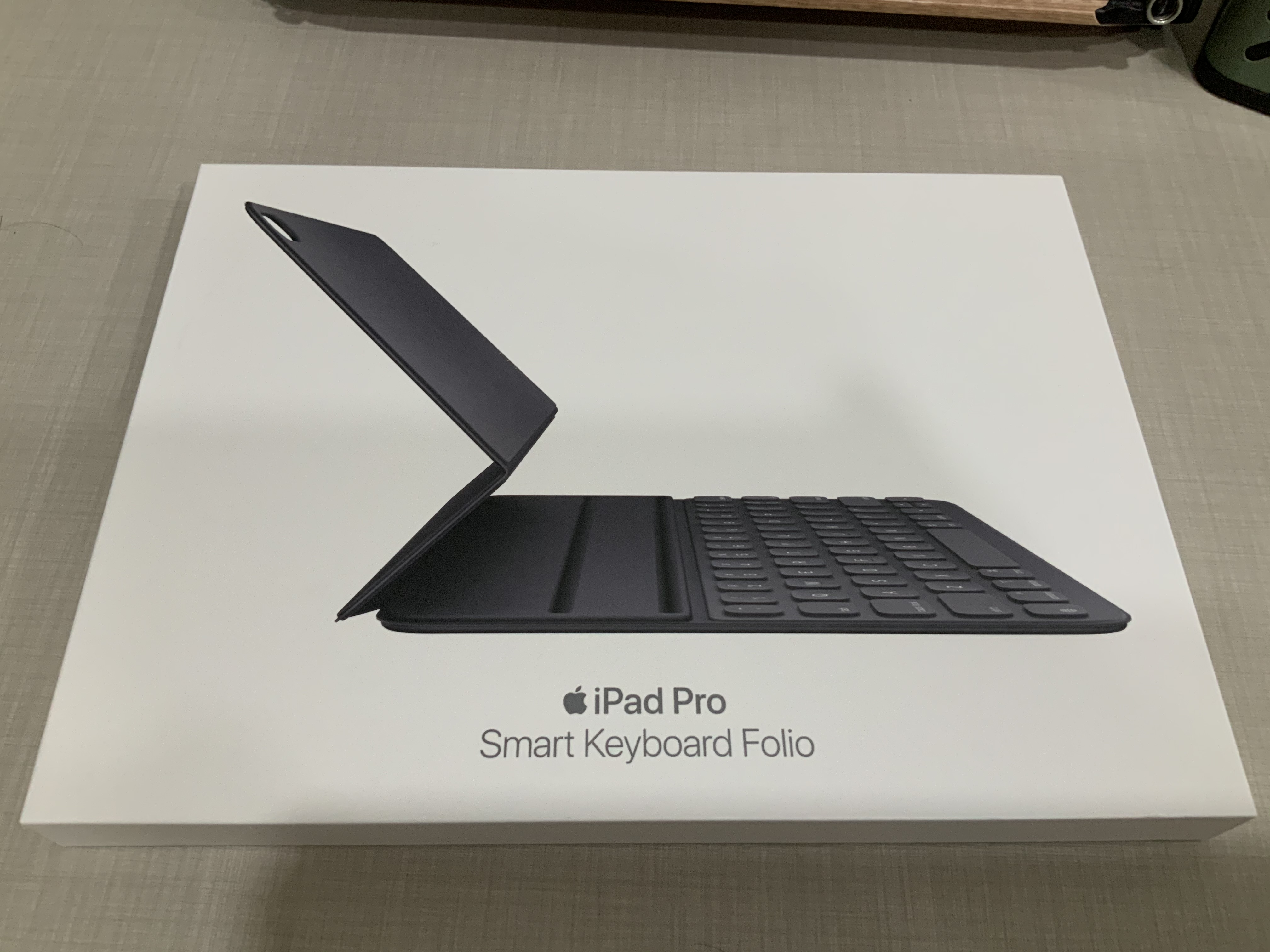 11インチ iPadPro 第一世代 Smart Keyboard Folio - library