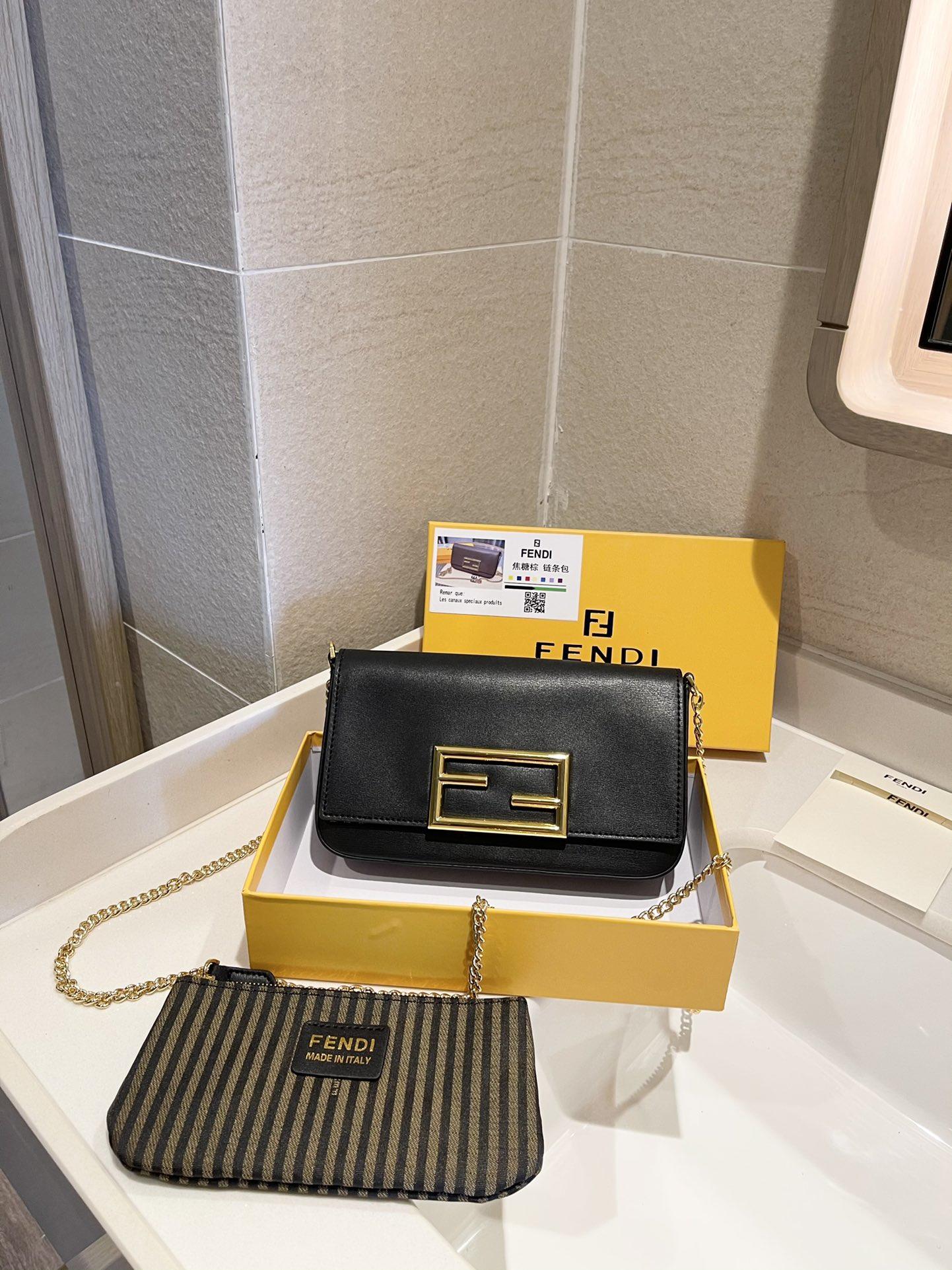 【熱賣精選】  Fendi 新款鏈條包 黑色牛皮包 FF扣迷你鏈條字母單肩斜挎包 尺寸 21.3.13 配盒 含購證明星