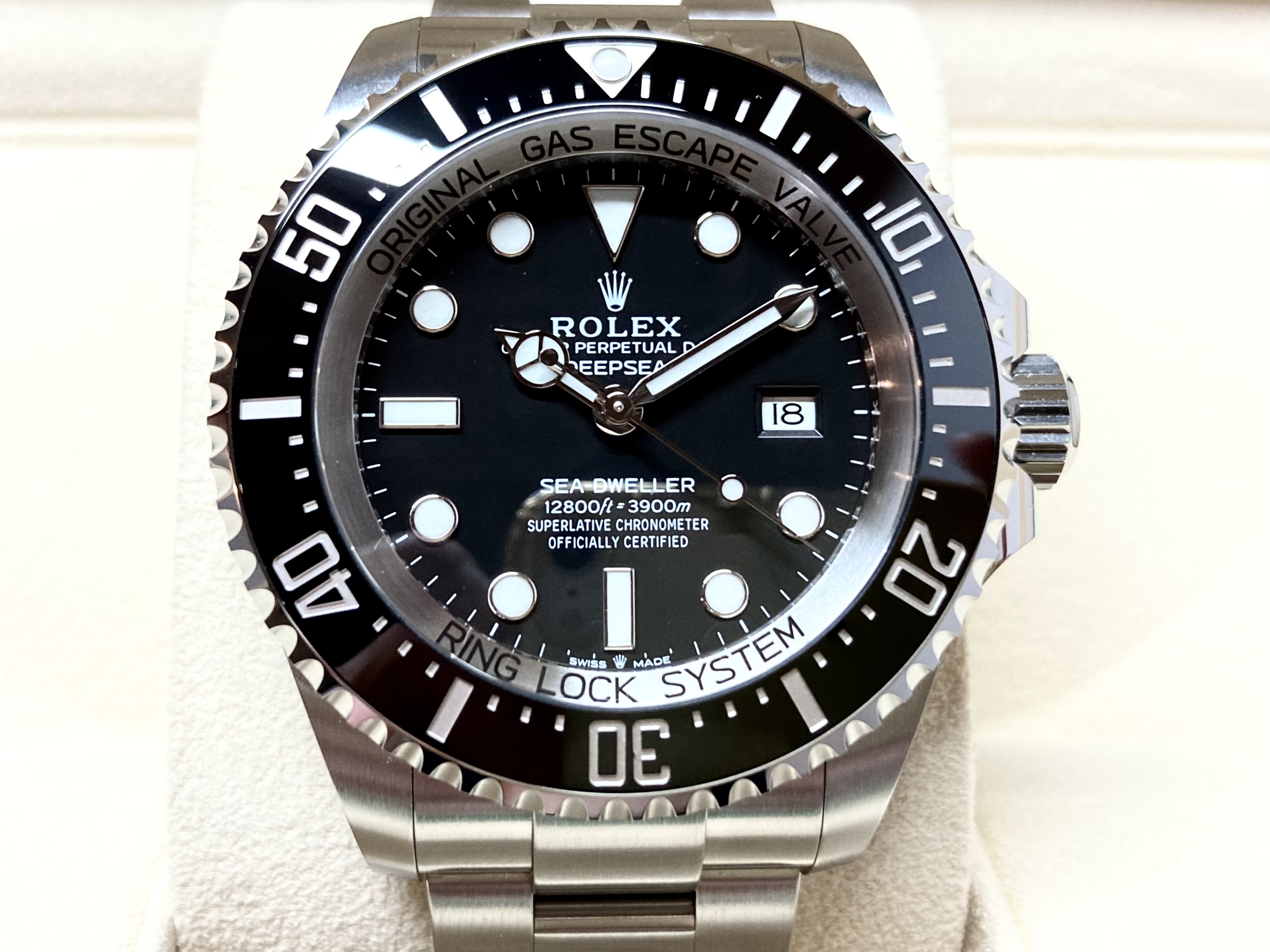 【玩錶交流】全新品現貨 ROLEX 126660 DEEPSEA BLACK 水鬼王 2022/8月新式保卡