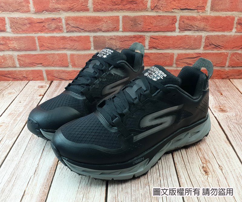 【琪琪的店】SKECHERS 男鞋 男款 輕量 厚底 慢跑 回彈 橡膠大底 耐磨 全天候 防水 黑 246030BKGY